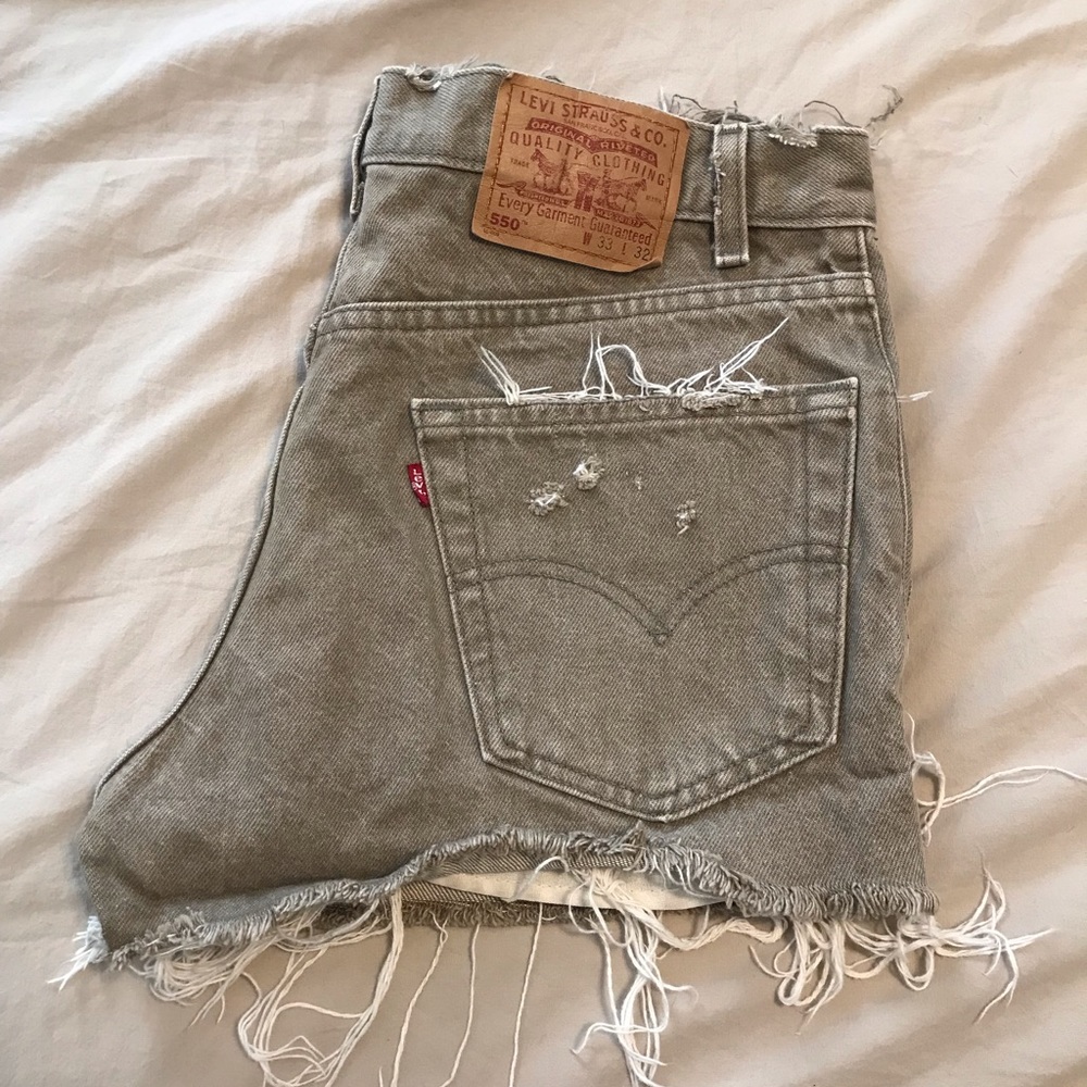 Levi’s 550 cut off shorts